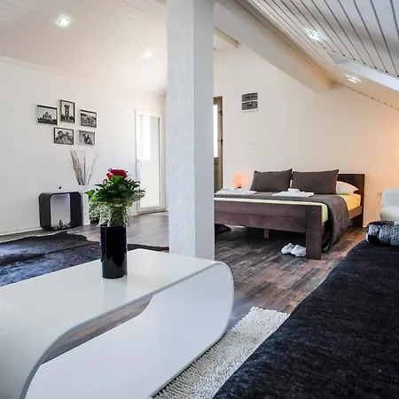 Lovori-lorbe דירה טרביניה