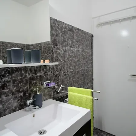 דירה Lovori-lorbe