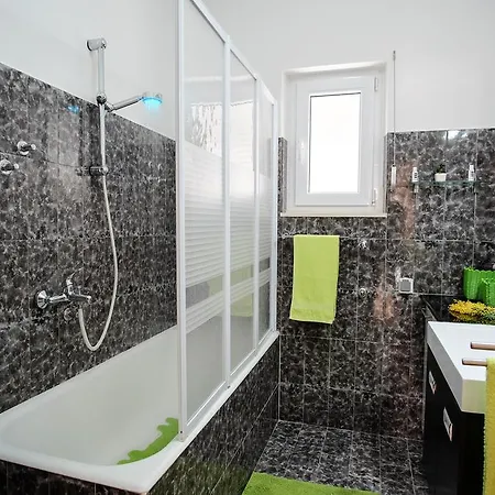 דירה Lovori-lorbe