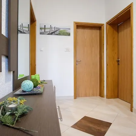 Lovori-lorbe Apartment *