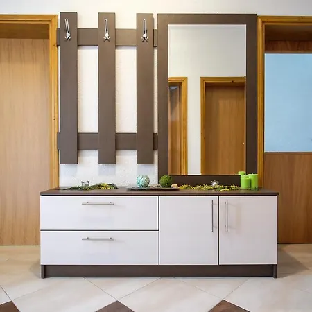 Lovori-lorbe Apartment *