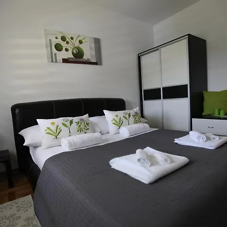 Lovori-lorbe Apartment *